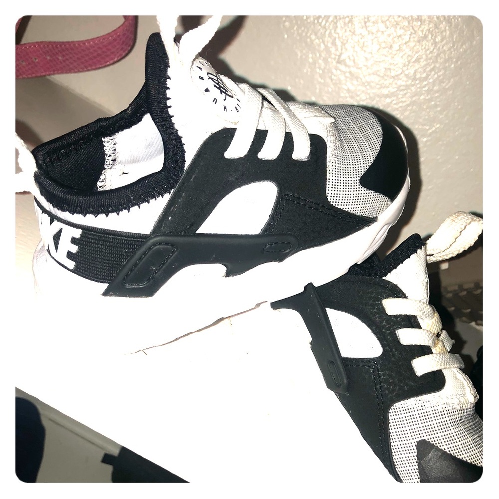 Toddler Nike Huraches Size7 worn once